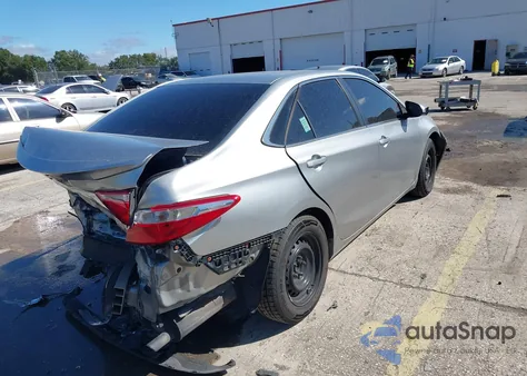 2016 Toyota Camry Le z USA, uszkodzony, nr VIN 4T4BF1FK5GR575768
